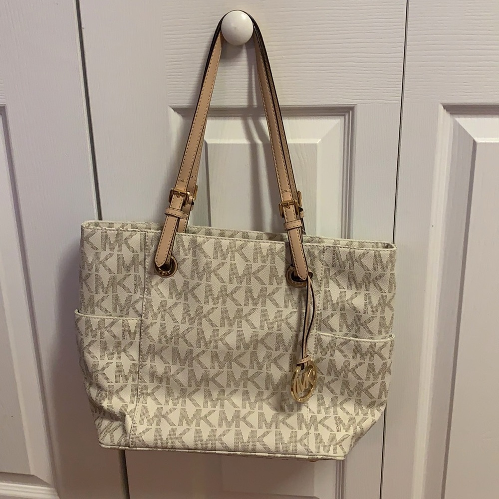 Gently used Micheal Kors tote shoulder bag